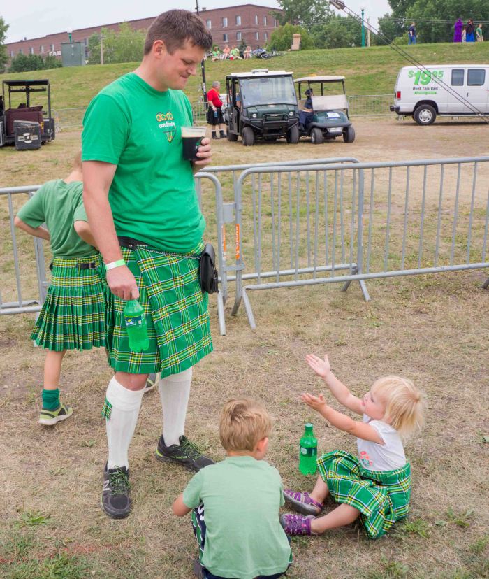 IrishFairFamily-2-01102015